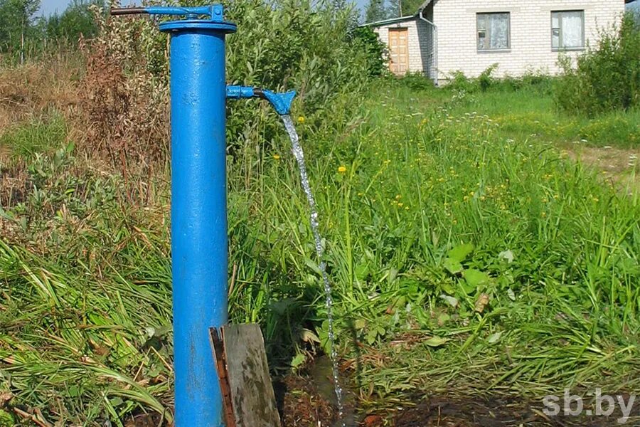 Колонка питьевой воды. Колонка водоразборная h-2750. Колонка водоразборная кв-4. Колонка для воды уличная. Водоразборная колонка в деревне.