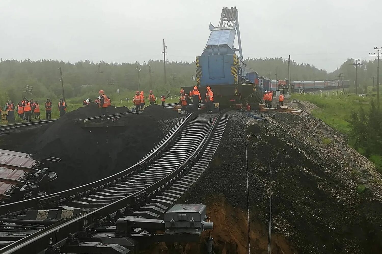 Станция мало движения. Станция сосногорск северной железной дороги. коми, станция керки. станция керки северная железная. сход вагонов в коми.