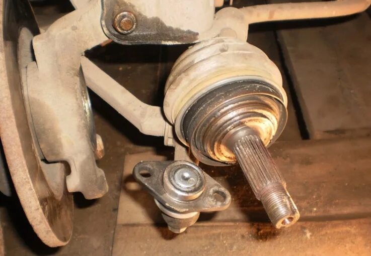 Граната ваз 2110. Пыльник гранаты наружный ваз 2110. Пыльник на шрус 2110 наружный. Стяжки на шрус ваз 2110. Смена шруса на ваз 2110.