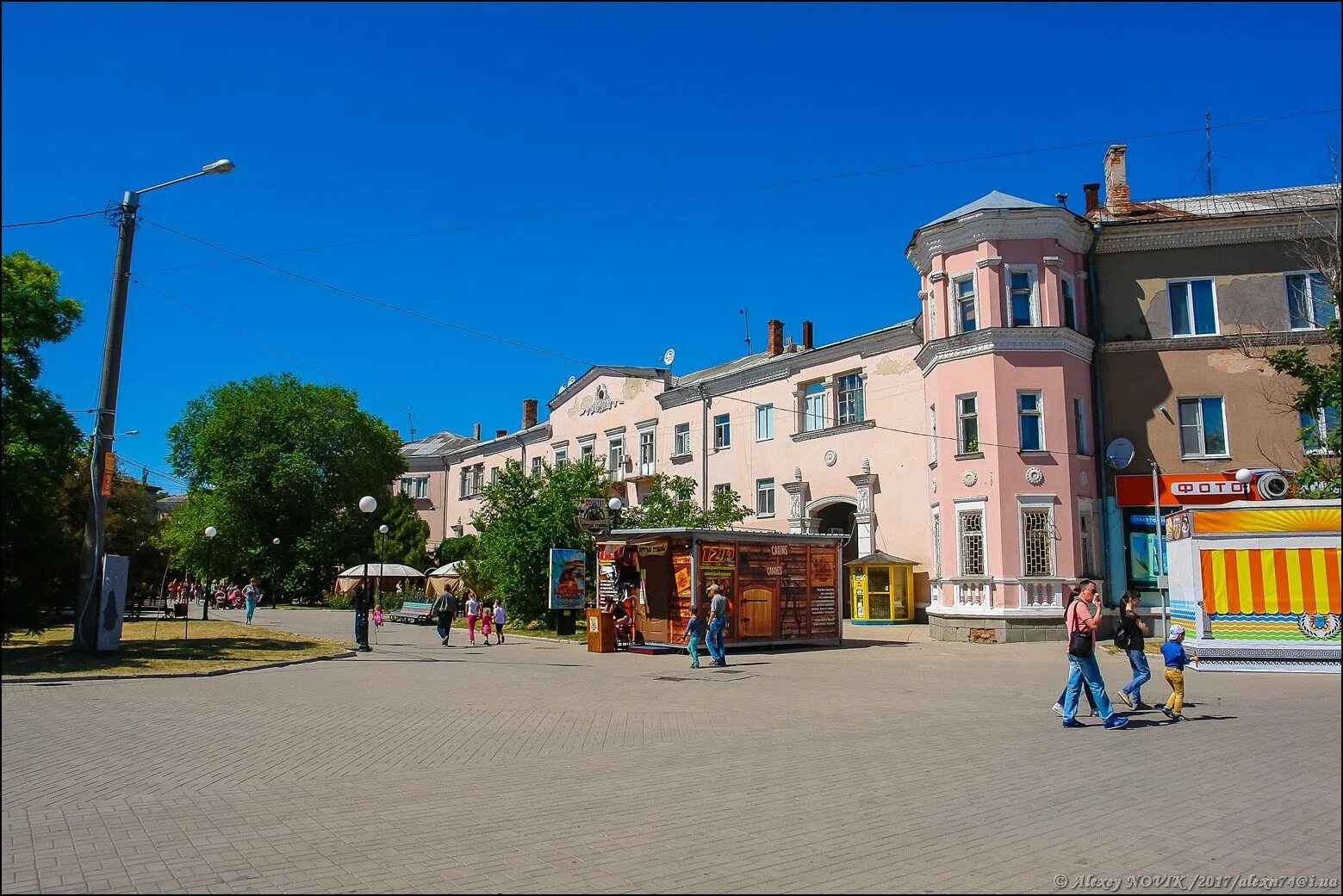 Бердянск рубль. Бердянск запорожская область. город бердянск запорожская область. бердянск центральная площадь. бердянск набережная.