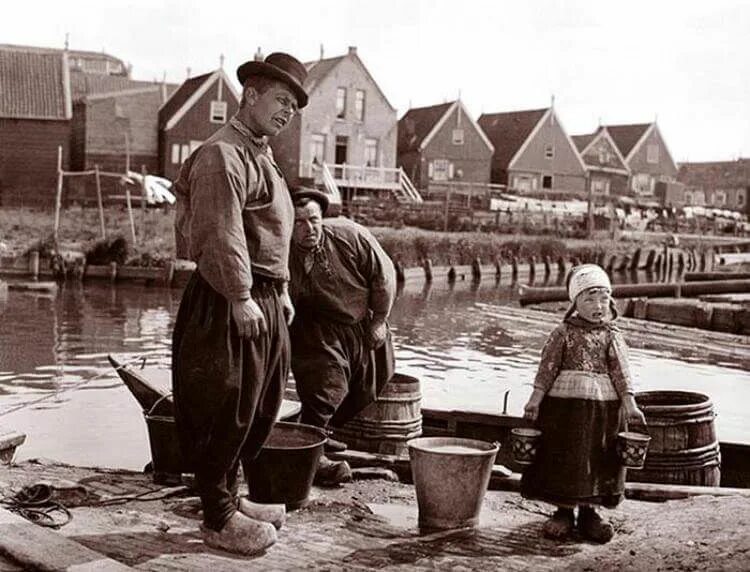 Жил старый старый мальчик. Крестьяне в Германии 20 век. Старые голландцы. Голландские рыбаки 20 век. Нидерланды в начале 20 века.
