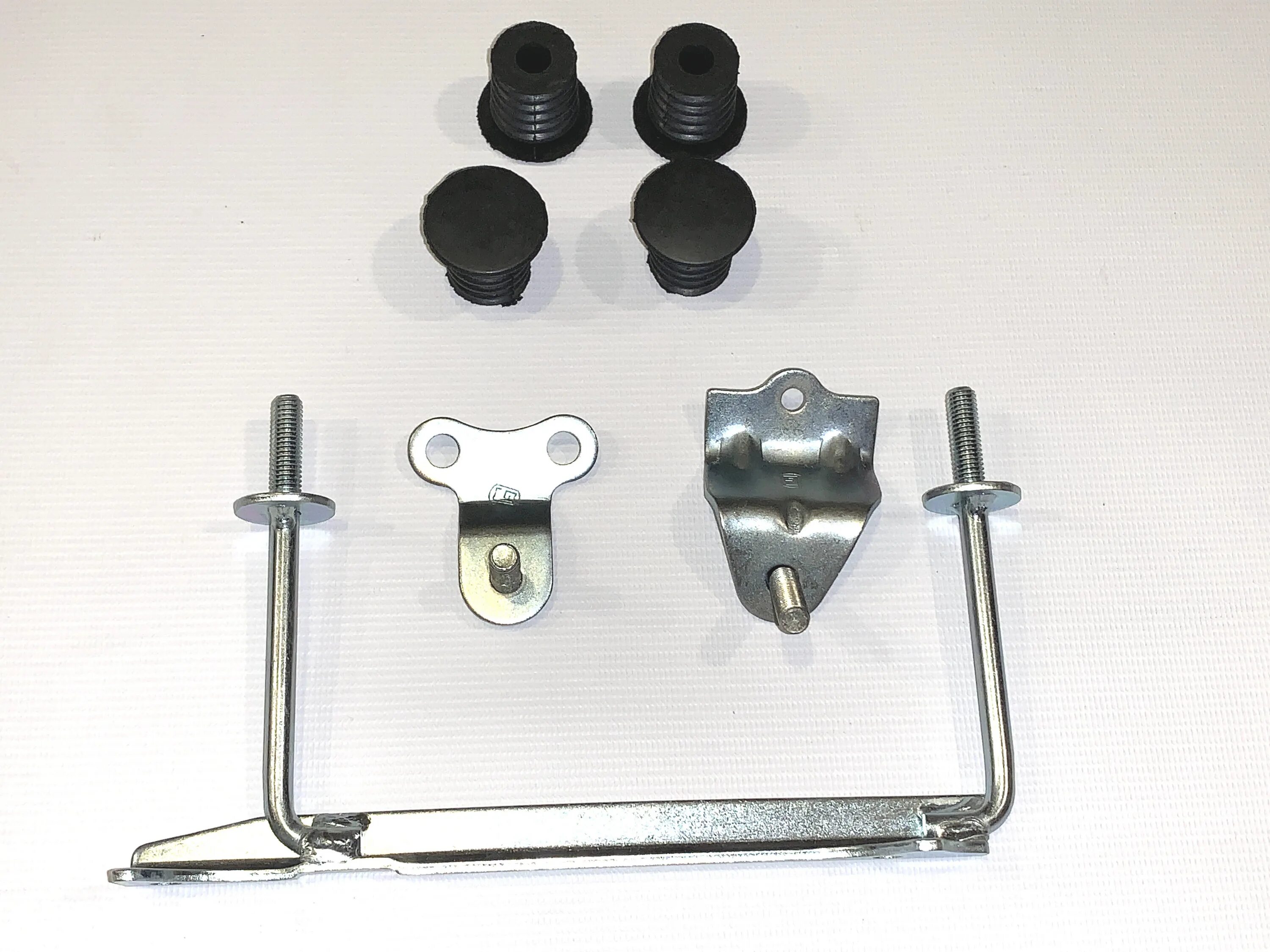 Нижний кронштейн заднего амортизатора нива шевроле. Кронштейн радиатора нива шевроле. Кронштейн крепления заднего амортизатора нива шевроле. Кронштейн амортизатора нива 21214 левый. Левый кронштейн опоры двигателя нива 2123.