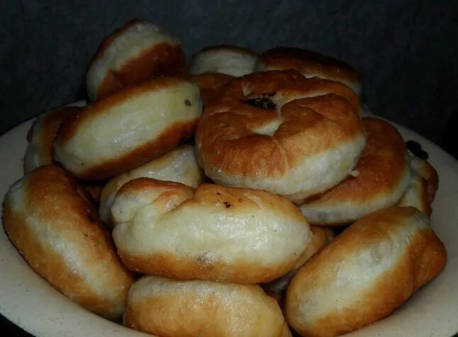 рецепты из сыворотки. оладьи на сыворотке очень вкусные. рецепты из сыворотки. рецепты из сыворотки. пирожки и плюшки.