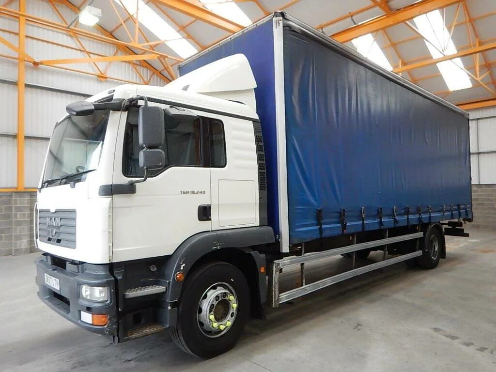Купить грузовик Рефрижератор MAN TGM 18.240 4x2 BL Б/У в Москве: 2011 года, цена