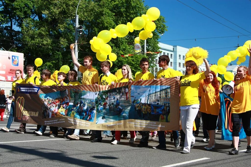 Украшение колонны на день города. Праздник шествие. Украшение колонны на 9 мая. Праздничное шествие на день города.