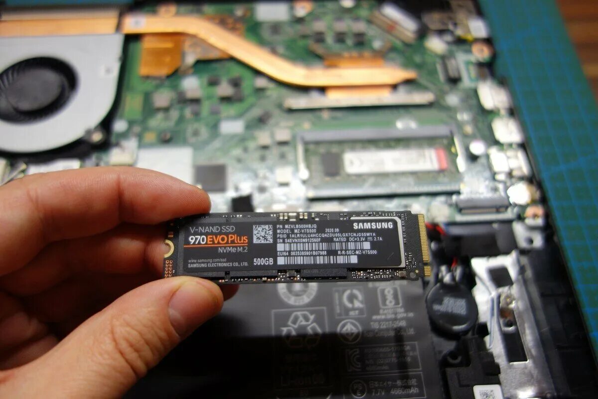 Можно ли установить ssd в ноутбук. Ssd m2 для ноутбука. установить ssd в ноутбук samsung. n61v установка ssd. 0pg0mh установка ssd.