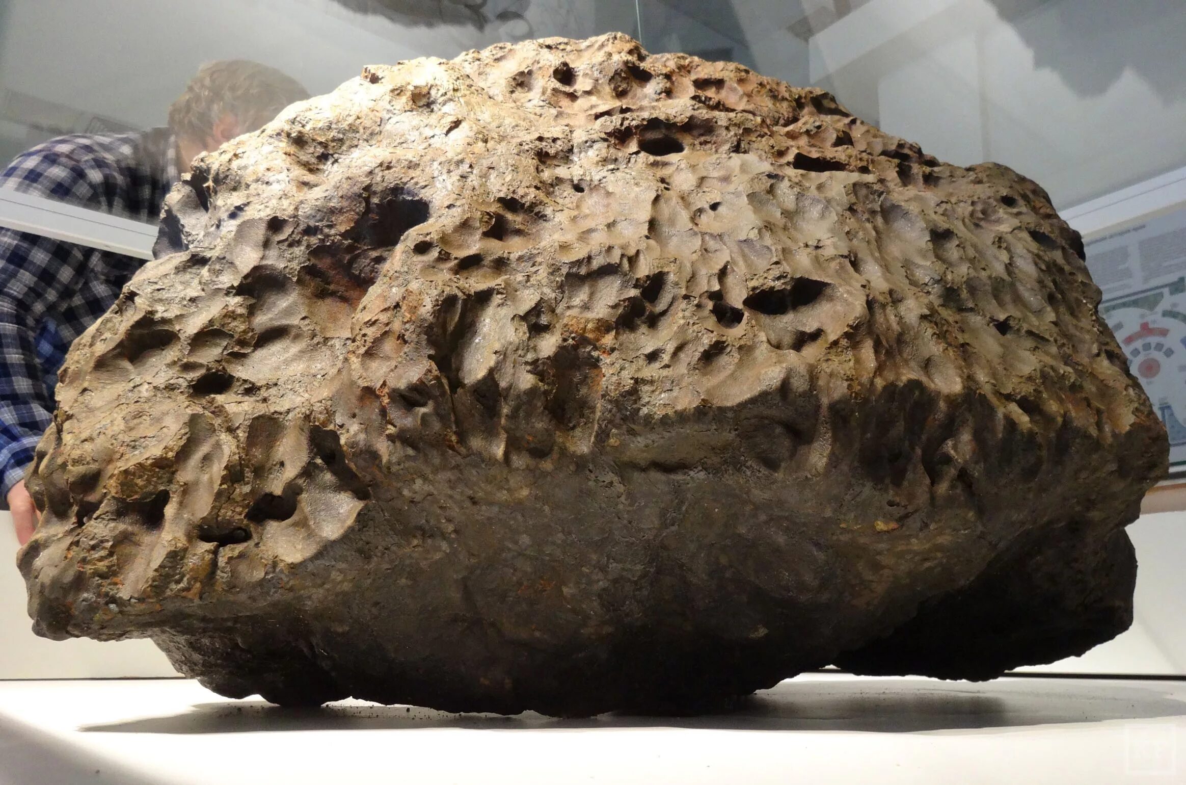Упадет метеорит 2013. Метеорит в челябинске. метеорит в челябинске 2013. чебаркуль метеорит. кыштымский метеорит.