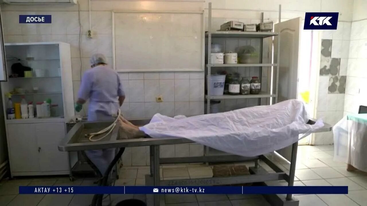 Девушки в гробу в свадебном платье. Диего армандо марадона в гробу. Почему покойники забирают. Илона новоселова похороны. Почему покойники забирают.