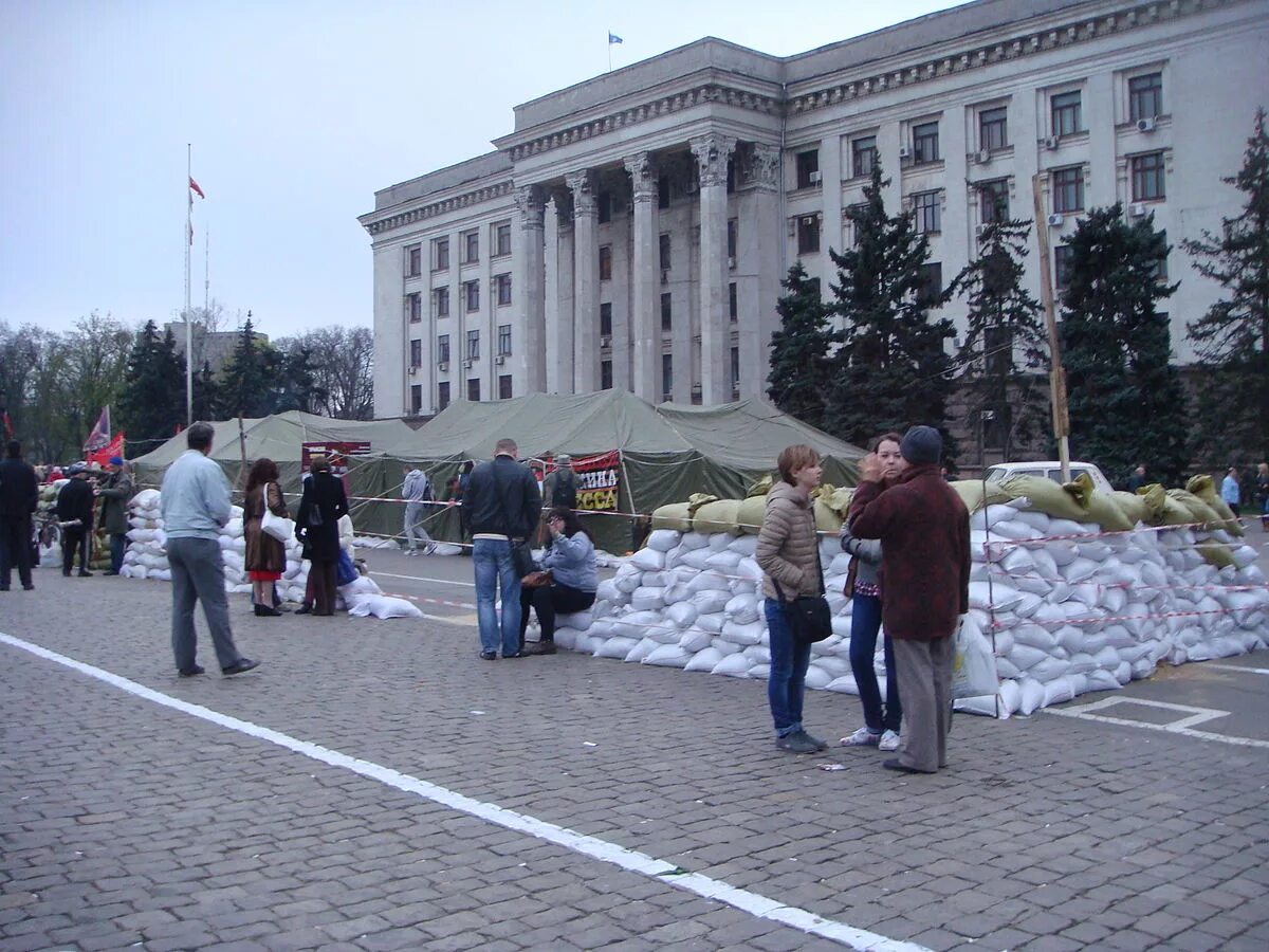 Одесский профсоюз. Дом профсоюзов в Одессе 2 мая 2014. Одесса 2014 дом профсоюзов. Одесса 2 мая дом профсоюзов. Куликово поле Одесса.