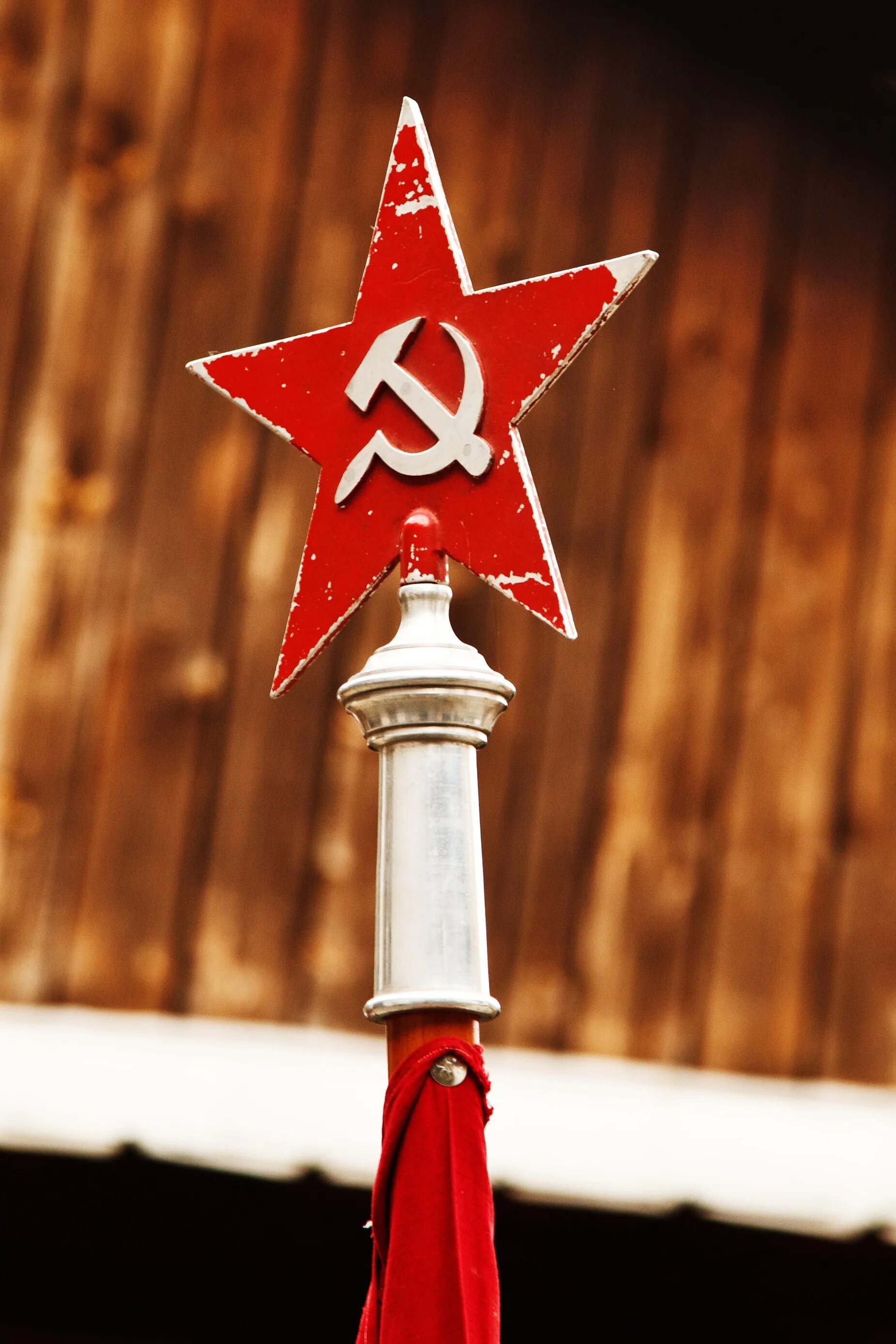 Знак красное знамя. Коммунизм в СССР. Красное Знамя СССР. Красный флажок. Коммунистический красный.
