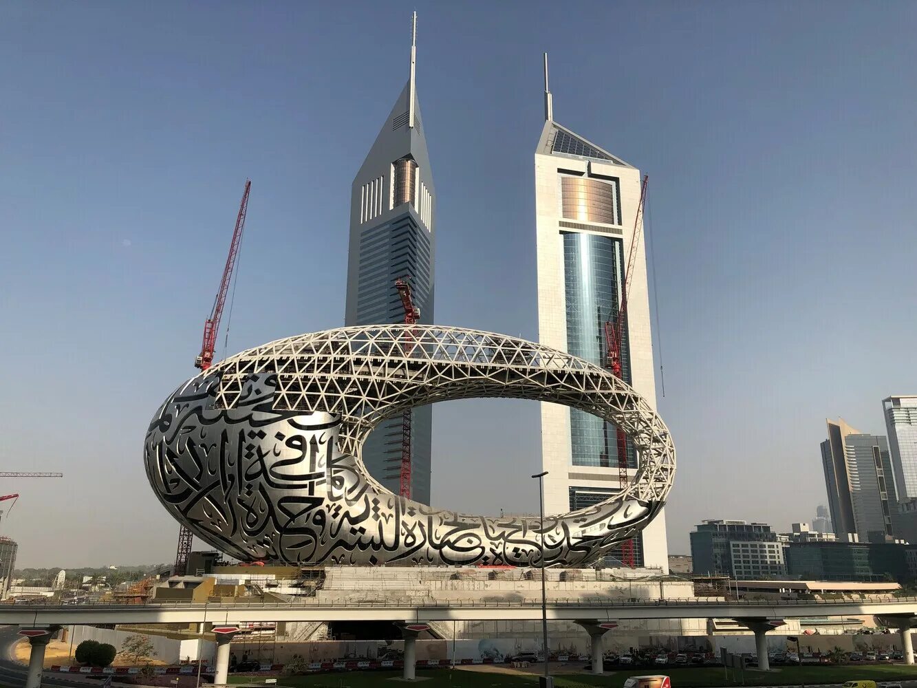 Музей будущего в дубае. Музеи технологий в Дубае. Музей будущего. Новый небоскреб в Дубае. Новый Технологический музей Дубай.