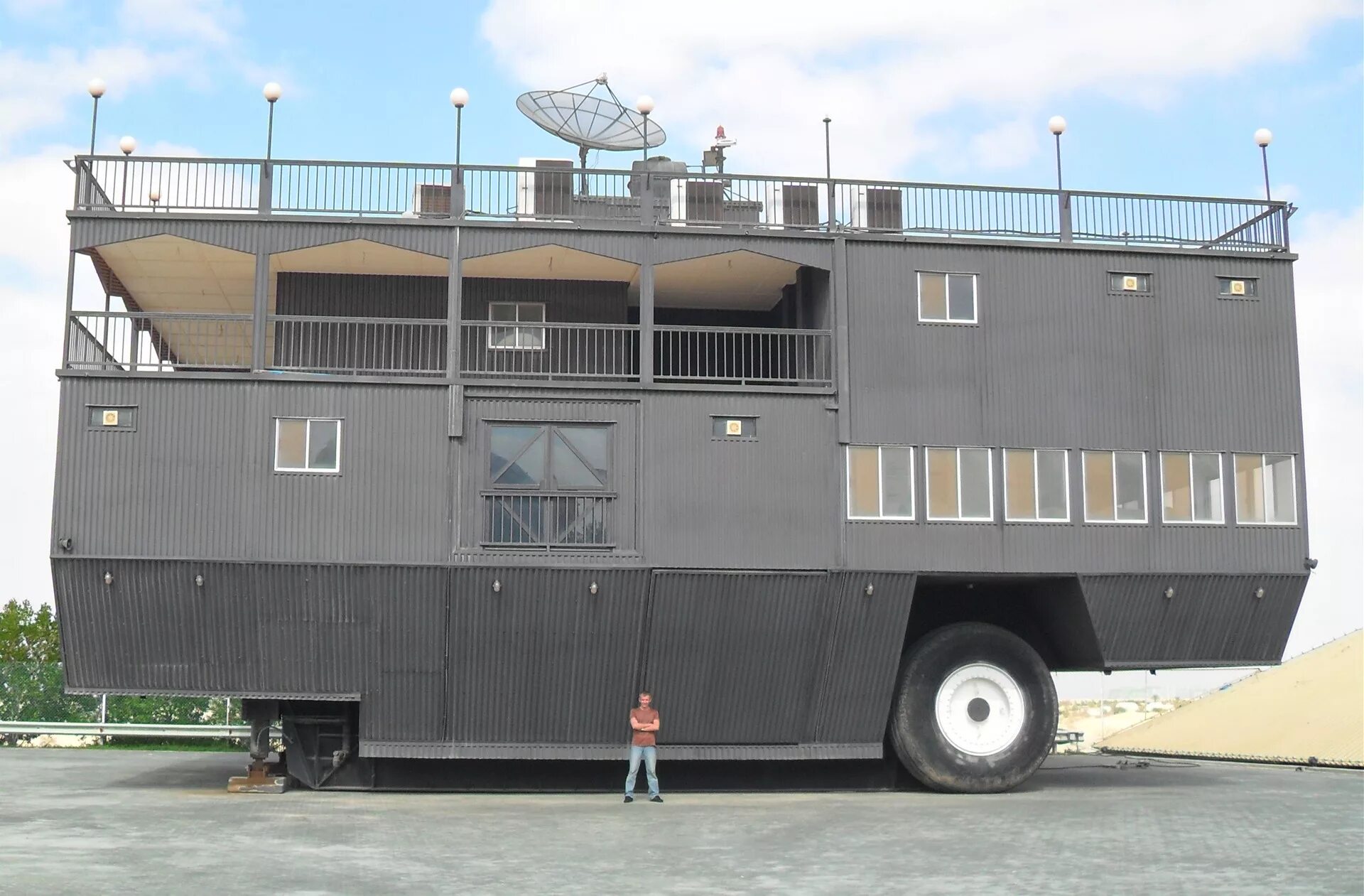 Bedouin Caravan дом на колесах. Bedouin Caravan дом на колесах внутри. Самый большой автодом на колесах в мире. Автодом БЕЛАЗ. Дам на колесах купить