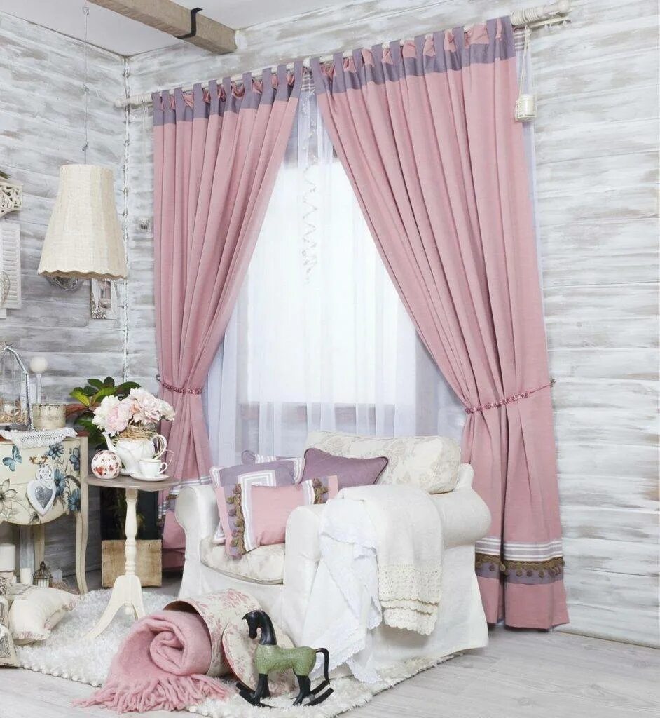 Розовые шторы. Шторы в спальню в розовых тонах. Розовые шторы в спальню. Шторы серые с розовым.
