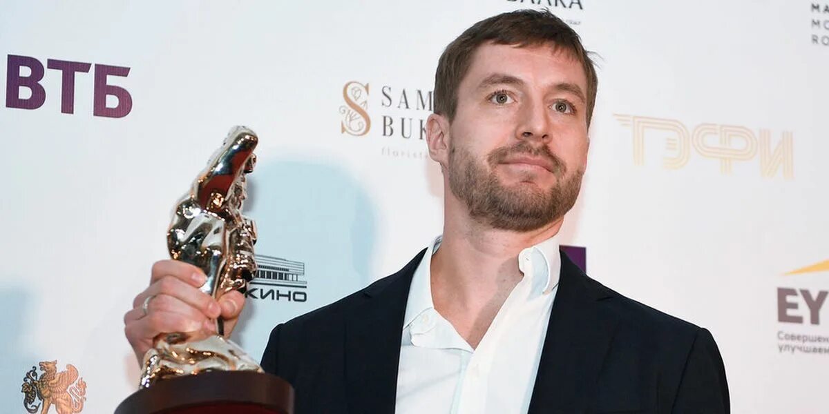 Гимаев комментатор. Сергей гимаев младший. гимаев сергей сергеевич хоккеист. сергей гимаев младший хоккеист. сергей гимаев с сыном.