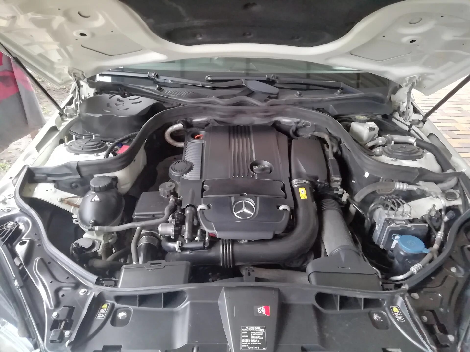 Mercedes benz w212 e300 подкапотка. Двигатель мерседес 212 1. Моторы мерседес 212. Мерседес е212 под капотом. Моторы мерседес 212.