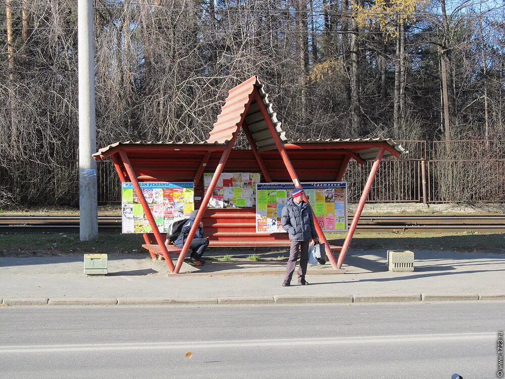 Остановка возле школы. Остановка ювелирная. Остановки в городе Бологое. Проект городской остановки. Ювелирная остановка Екатеринбург.