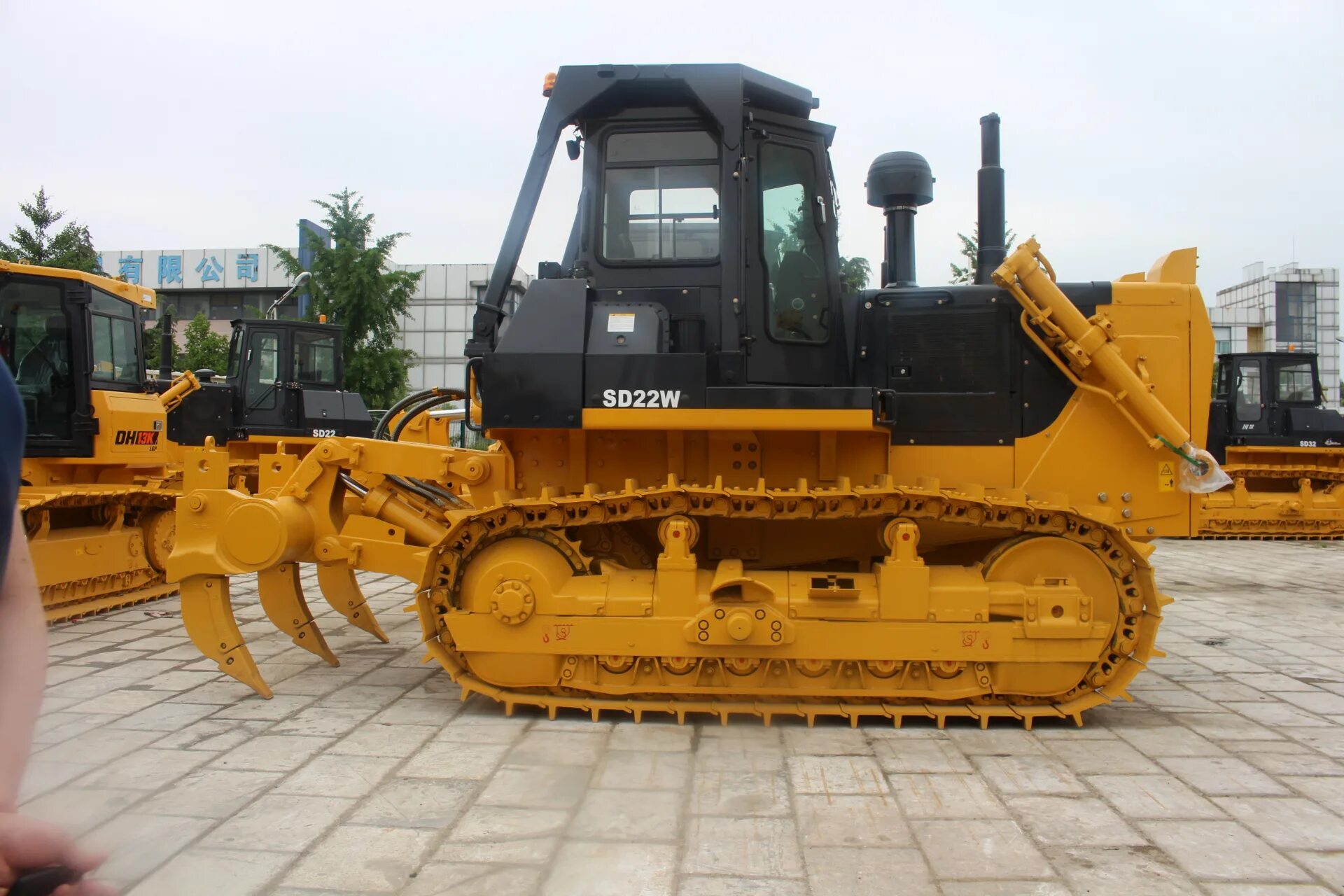 Бульдозер шантуй сд 22. Бульдозер 22. Бульдозер shantui sd32. Шантуй 16 бульдозер. Бульдозер шантуй sd22.