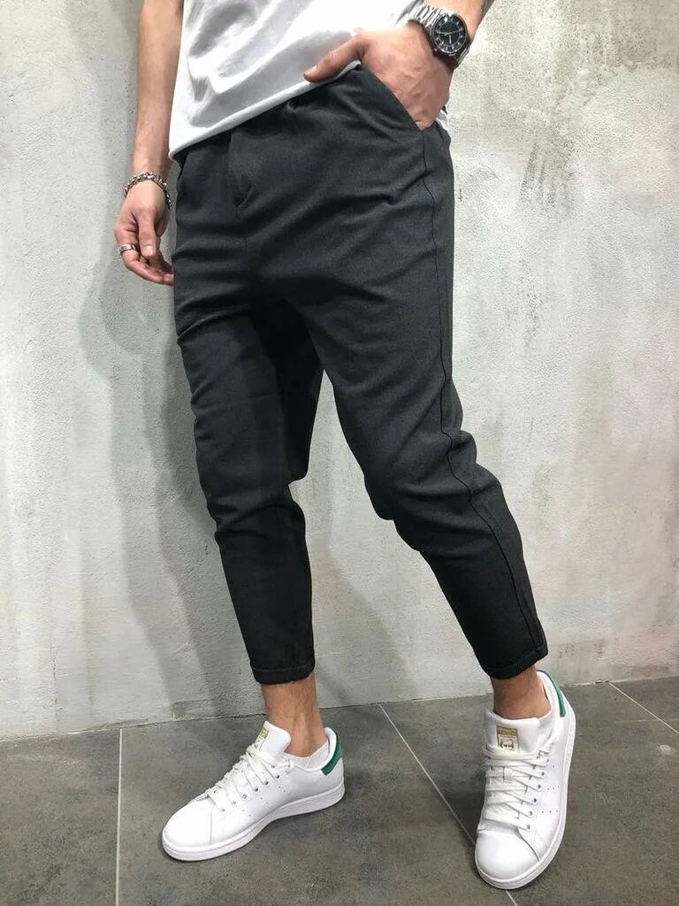 Jogger кроссовки мужской. Джоггеры Slim Fit. Jogger Fit штаны. Брюки слим фит мужские. Классические джоггеры мужские.