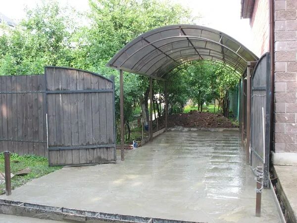Как залить под навесом