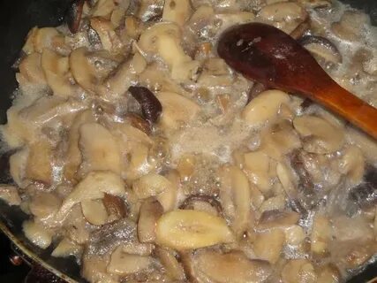 Картошка с замороженными шампиньонами на сковороде