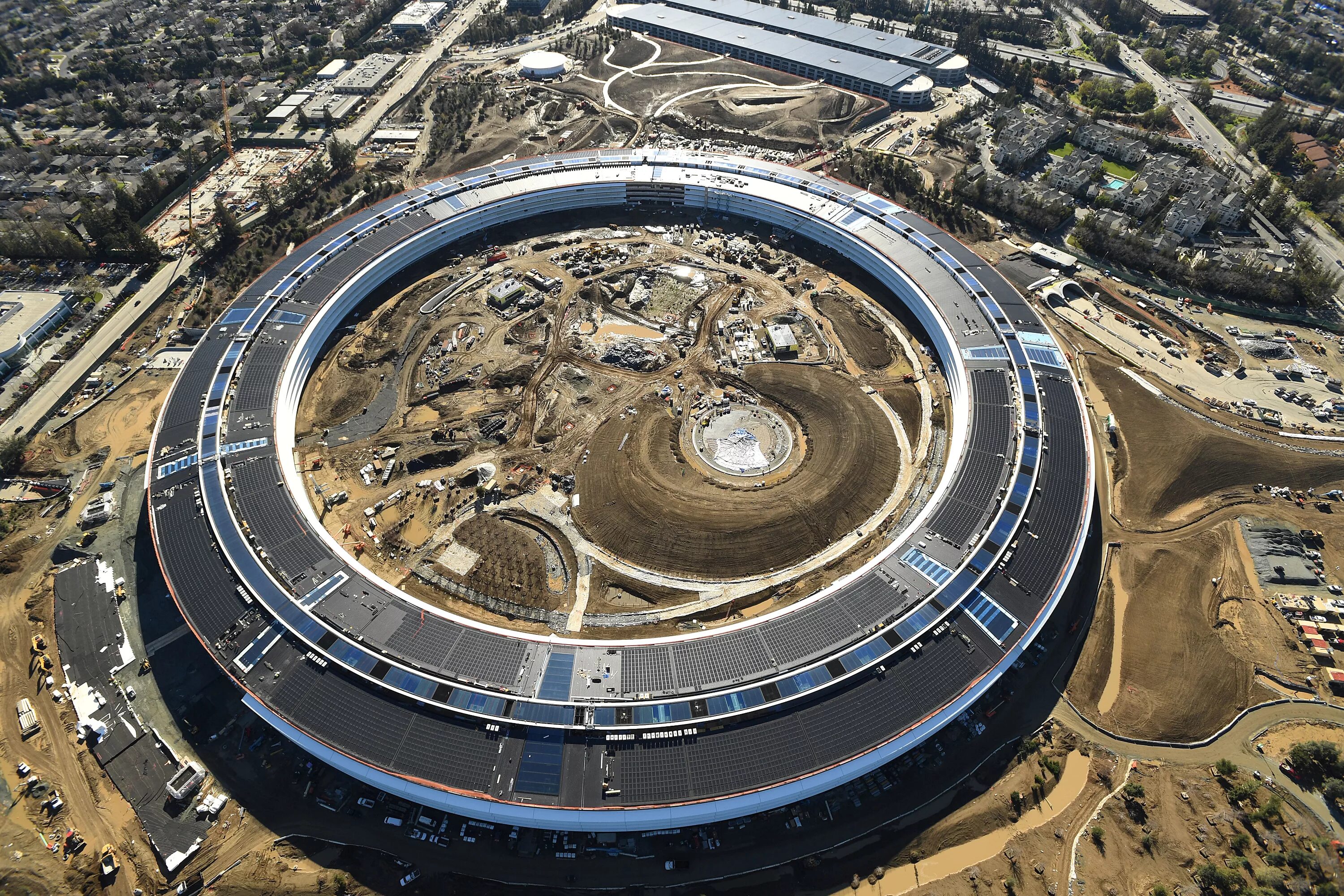 Кольцевое здание. Apple Park в Купертино. Apple Park в Купертино, Калифорния. Штаб квартира Apple в Купертино. Офис Apple в Купертино.