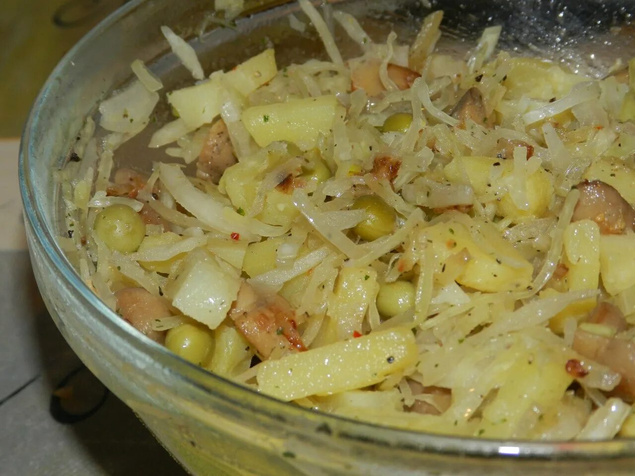 Салат с картошкой и растительным маслом. Салат постный с картошкой и капустой.