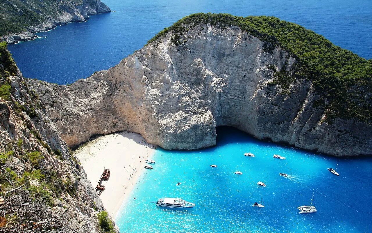 Бухта навайо, остров закинф (закинтос), греция. Красивая бухта. Красивая бухта. Закинф бухта навагио. Бухта навайо, закинф, греция.