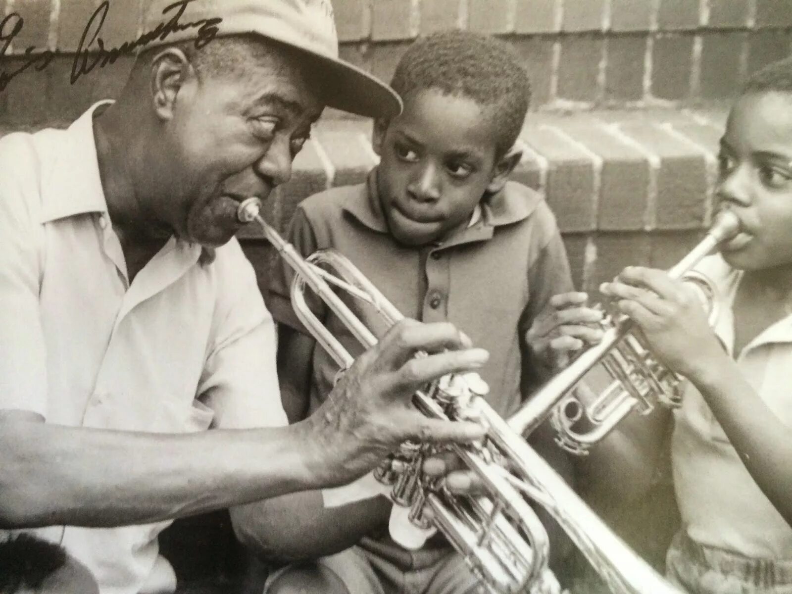 Луи Армстронг (Louis Armstrong). Музей Луи Армстронга. Джазовый оркестр Луи Армстронга. Луи Армстронг джаз вандерфул. С чем же джазисты помогли подразделению