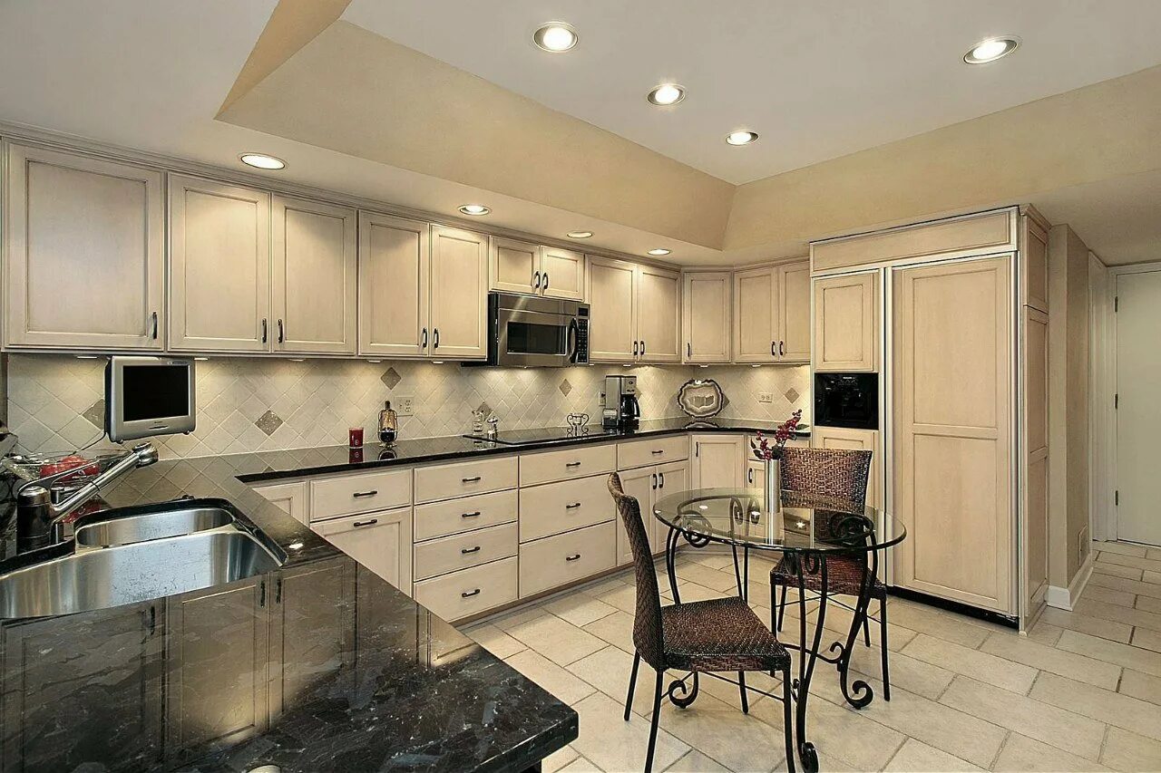 Кухни бежевого цвета. Кухня цвета беж. Кухня в бежевых тонах. Кухня цвета слоновой кости. Кухня цвета беж.