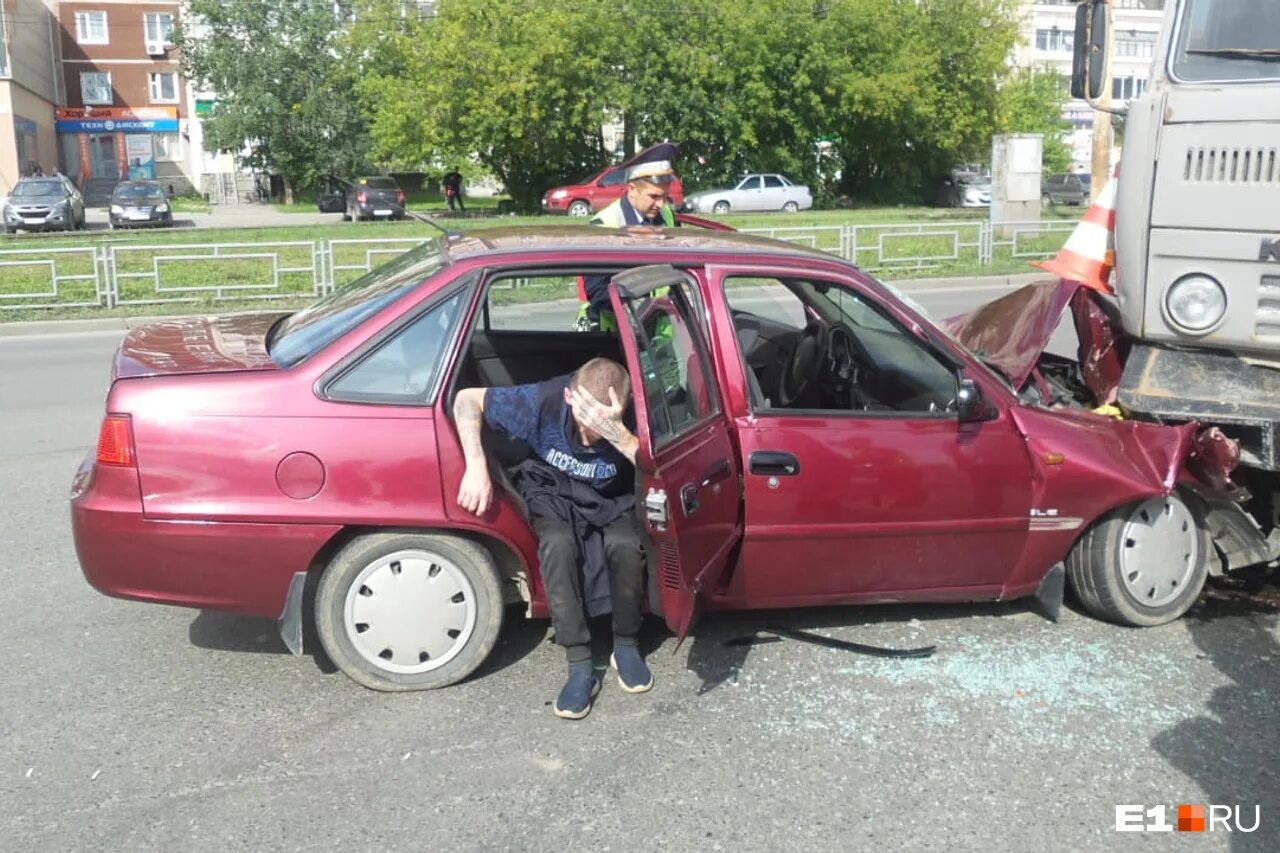 Daewoo nexia аварии. дтп дэу нексия н150 золотистава. Daewoo nexia аварии. Daewoo nexia аварии. разбитая нексия 1.