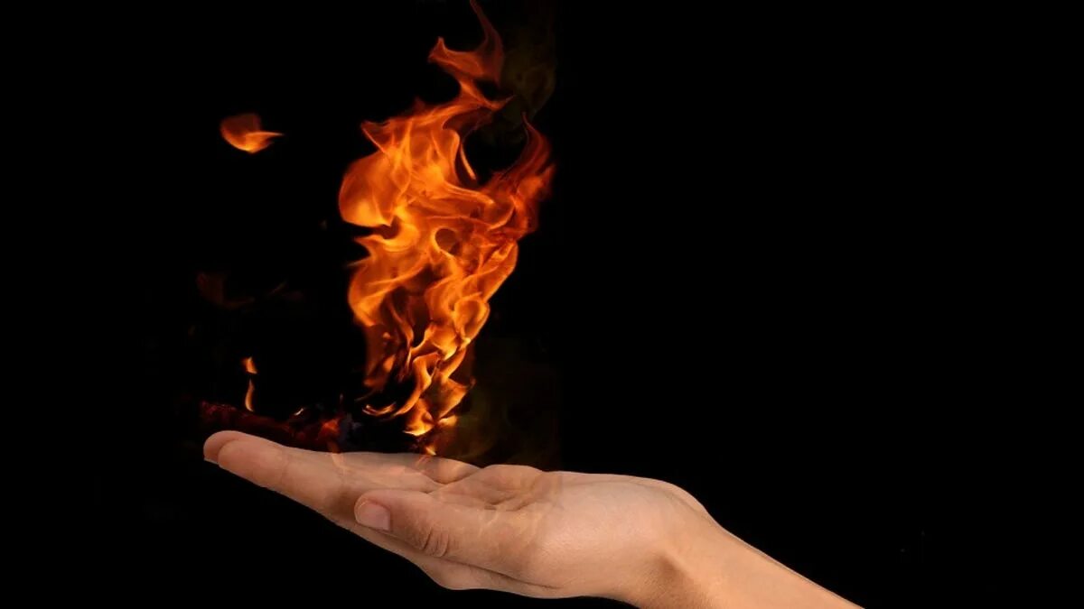 Сгоревшие мечты. Hold Fire. Hand holding Fire Art. Holding a Fireball.