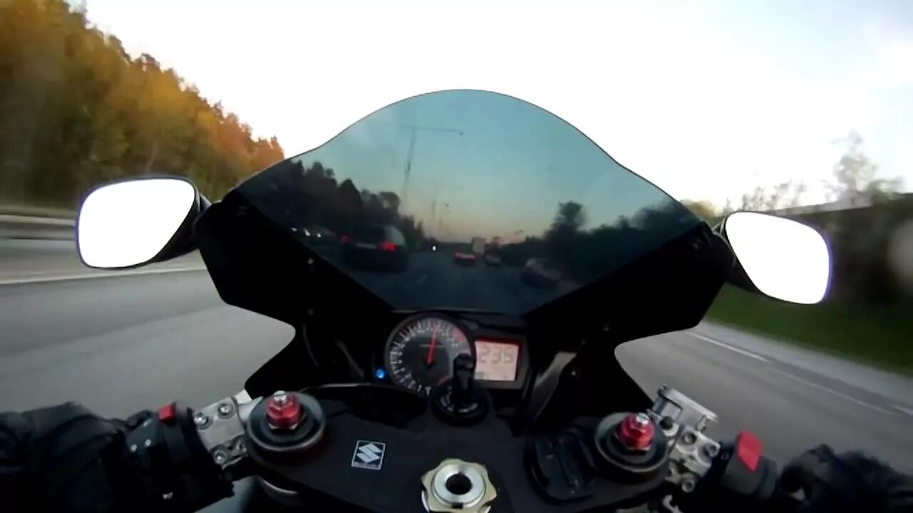 1 от 300 км. Suzuki gsx-r 300 км ч. ямаха р1 299 км ч. 300км на ямаха р1. ямаха р1 максималка.