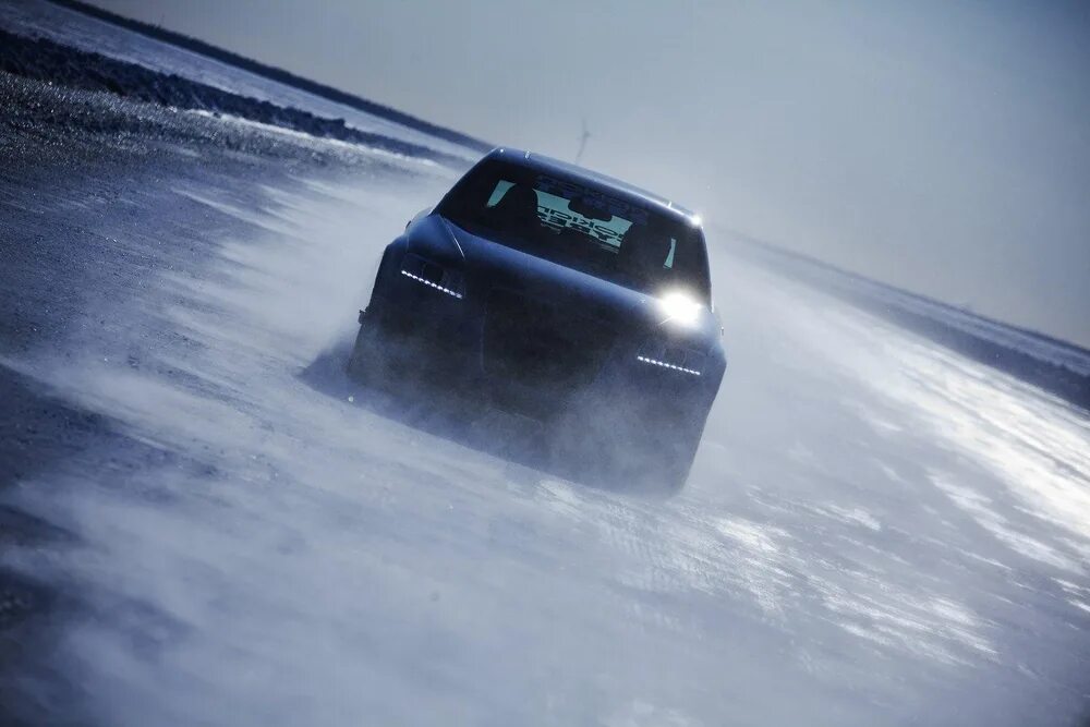 Лед speed up. Автомобиль на льду. рекорд скорости на льду. бентли ледяная гонка. ауди во льду топ гир в норвегии.