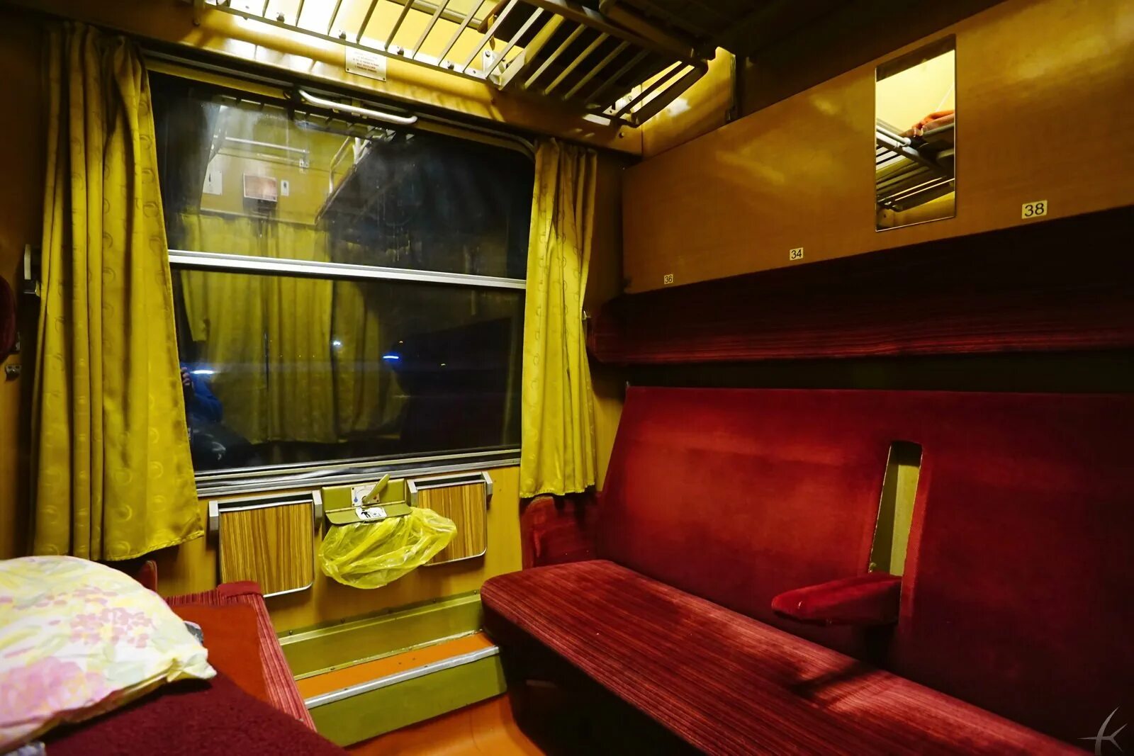 Home of Weird Pictures, Strange Facts, Bizarre News and Odd Stuff Trains, Uçak, 