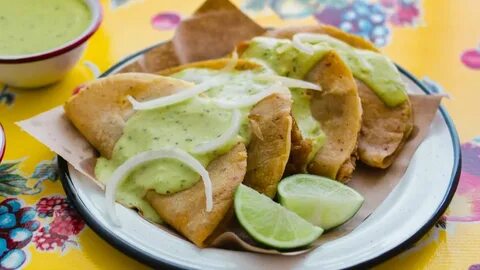 Antojitos mexicanos: Así puedes preparar unos tacos de canasta con papa.