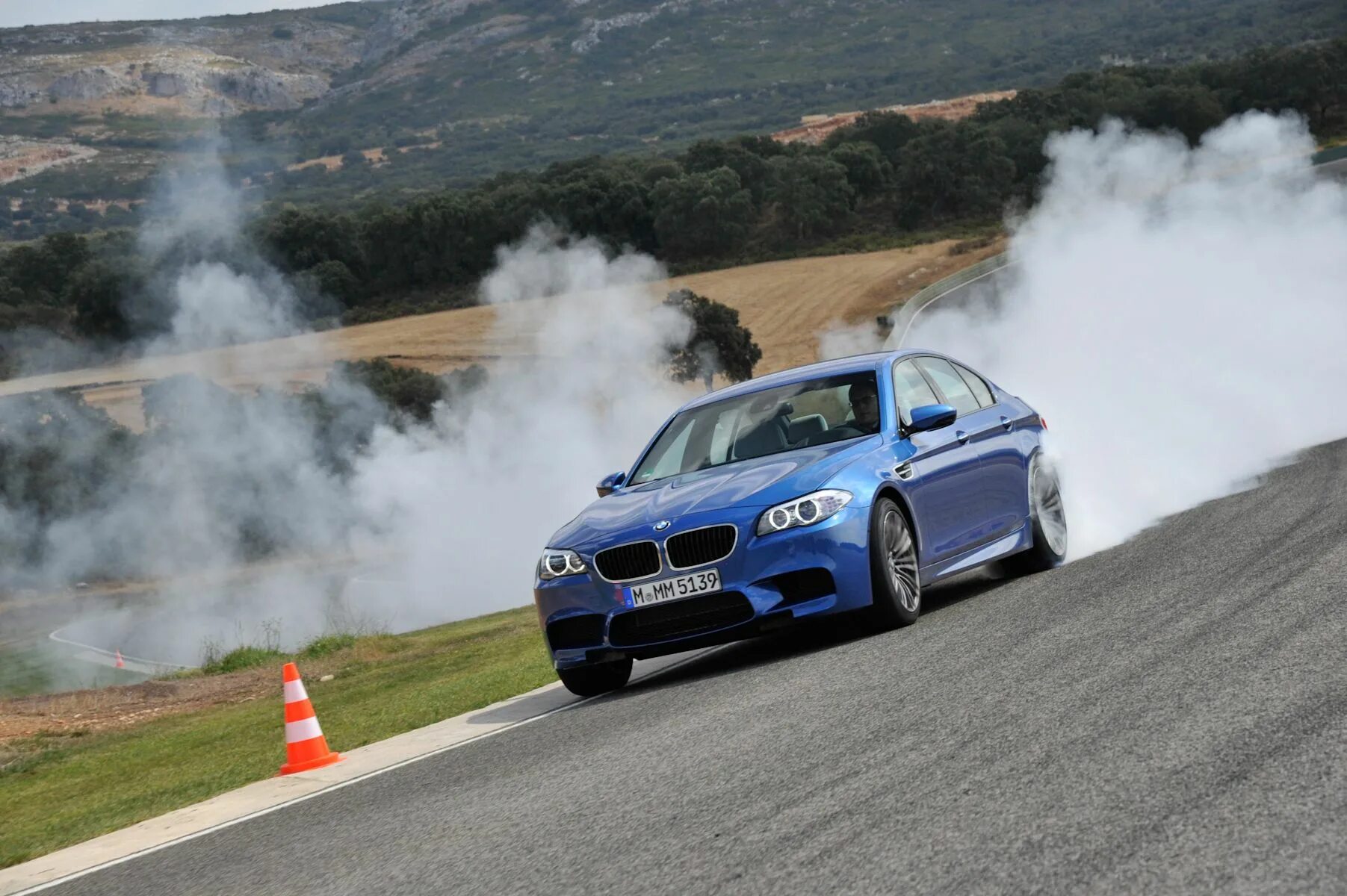 BMW m5 f10. BMW m5 f10 Drift. BMW m5 f90 дрифт. BMW m5 бернаут.