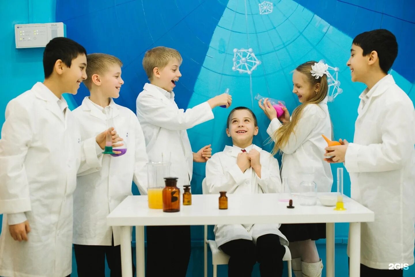 Лаборатория развлечений. Детские эксперименты. Химия для детей. Дети химики. Юный Химик.