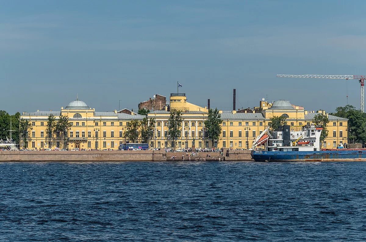 Набережная лейтенанта Шмидта Санкт-Петербург лейтенанта. Набережная лейтенанта Шмидта военное училище. Военно Морское училище им Фрунзе в Санкт-Петербурге. Васильевский остров набережная лейтенанта Шмидта. Васильевский остров военная