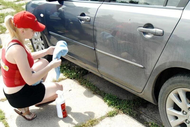 Покрытие воском автомобиля. После посудомойки посуда в белом налете. Очиститель битумных пятен с кузова автомобиля. Разводы после мойки авто. Белые разводы на посуде после посудомойки.