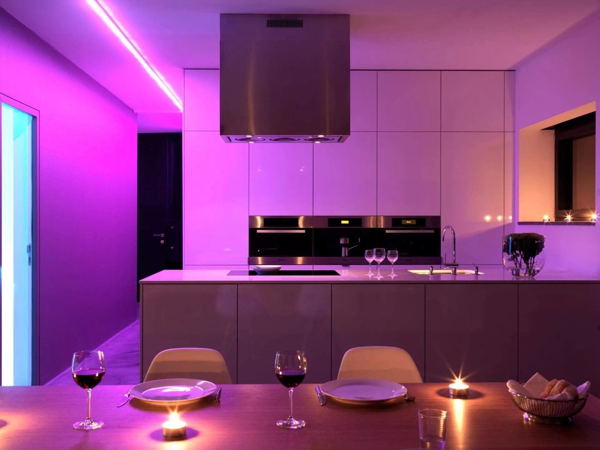 Фиолетовая РГБ подсветка. Светодиодная лента РГБ В интерьере. Подсветка для кухни. Светодиодная лента в интерьере кухни. Colorful lighting