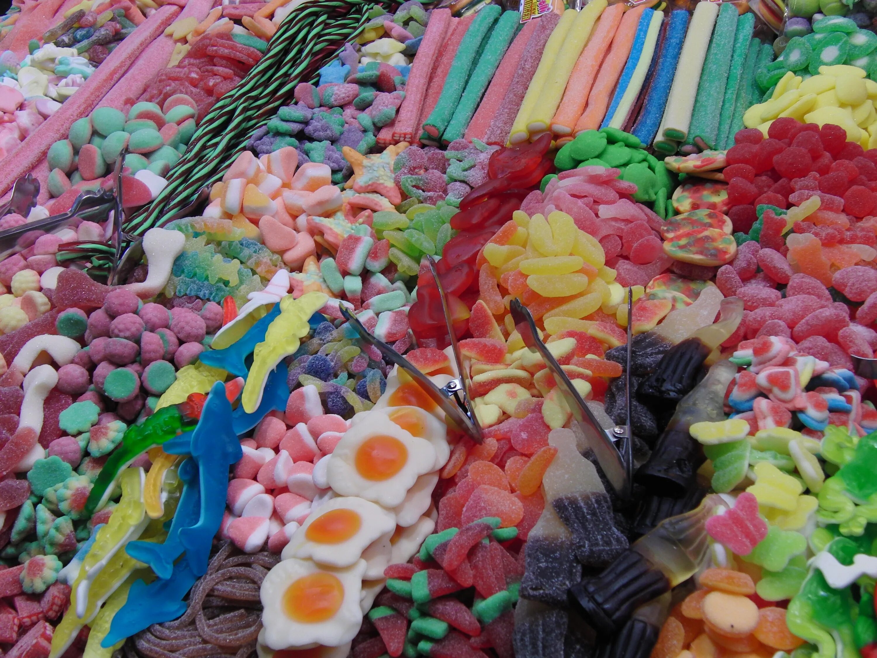 Конфеты разноцветные. Жевательные конфеты разноцветные. Вкусняшки мармеладки. Конфеты мармеладки.