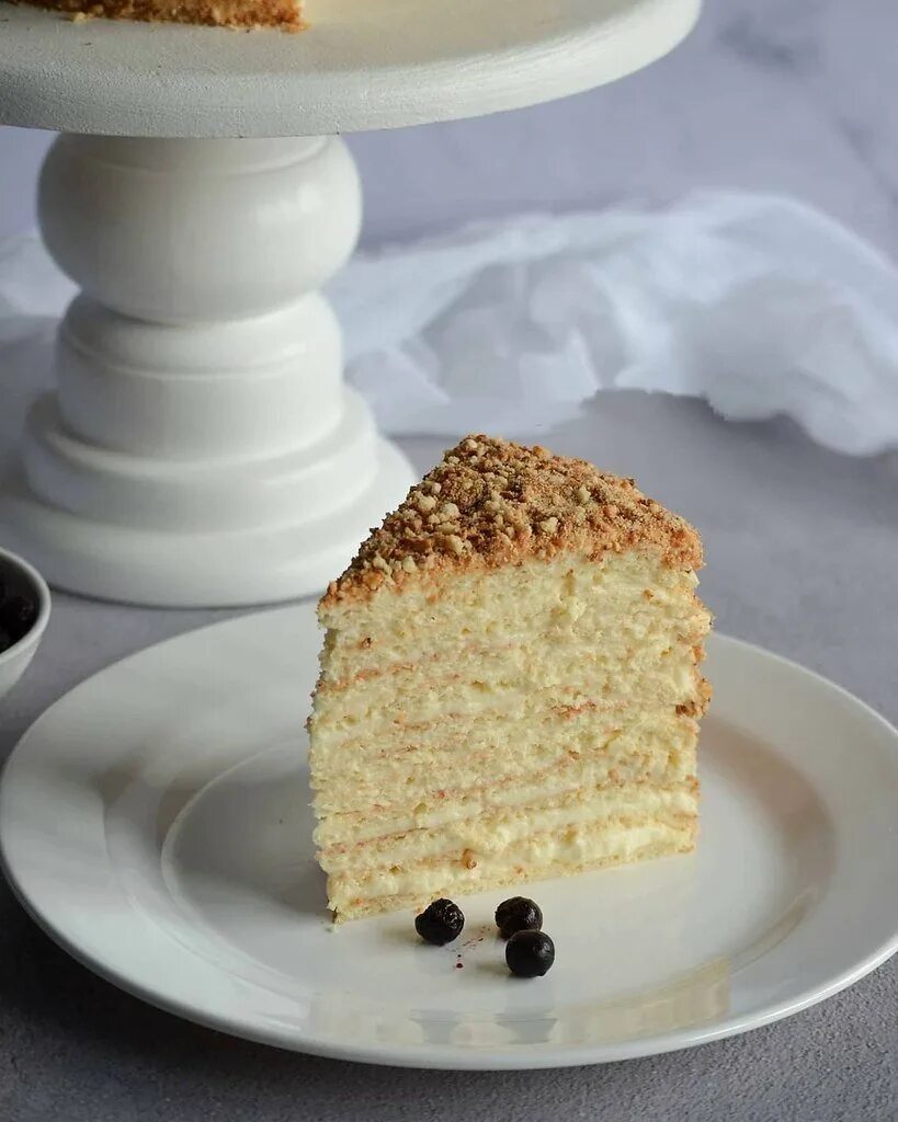 Рецепт творожного наполеона с заварным кремом. Пирожное Стефанишен Наполеон. Творожный Наполеон. Творожный Наполеон торт. Творожный Наполеон с заварным кремом.