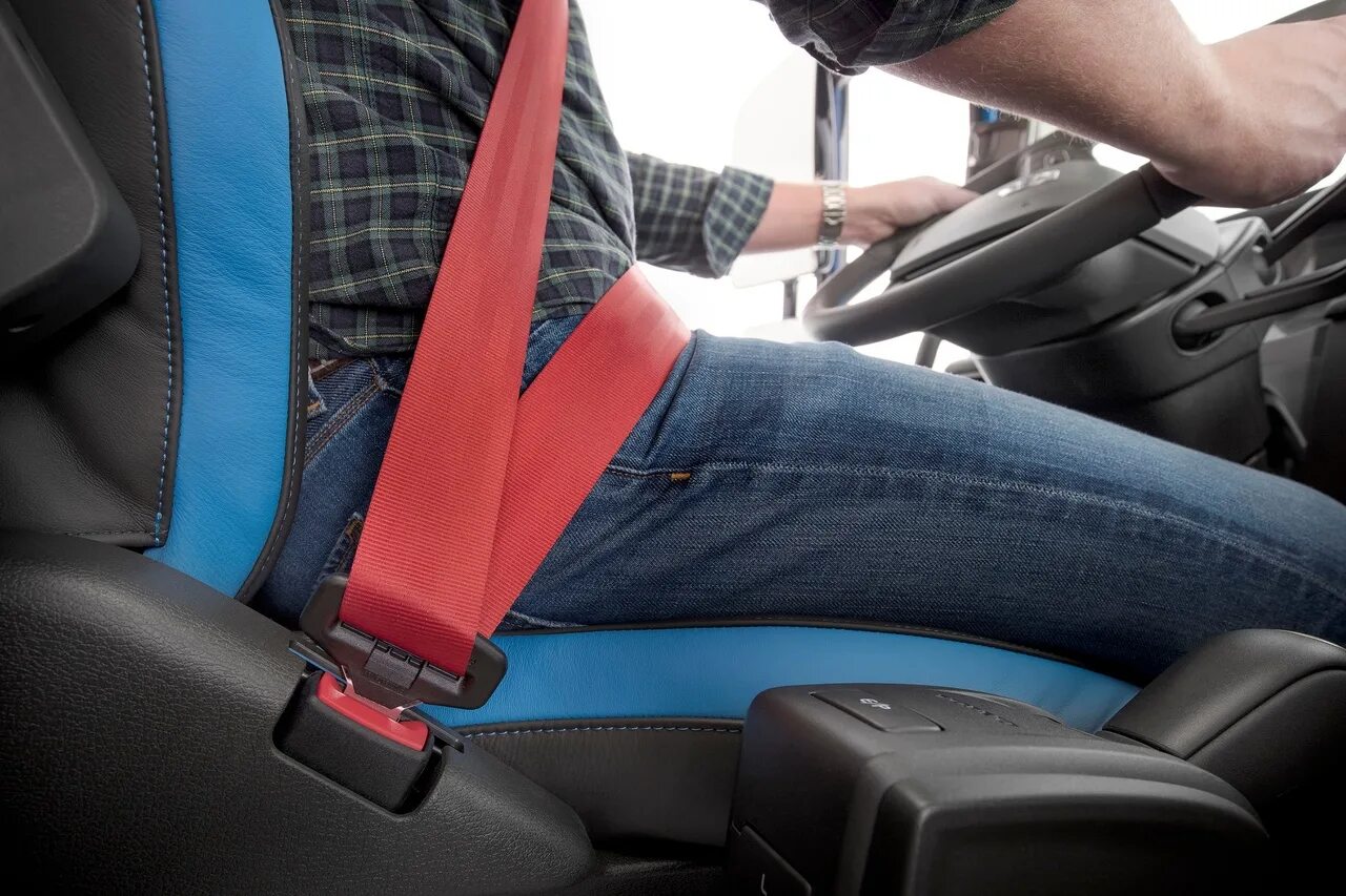 Seat Belt. Ремень безопасности в авто. Пристегивайте ремни безопасности. Пристегнутый ремень безопасности.