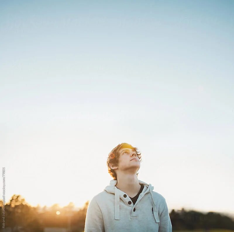 Sky look at me. Looking the sky. looking at the sky. osman исполнитель look at the sky. looking картинки.