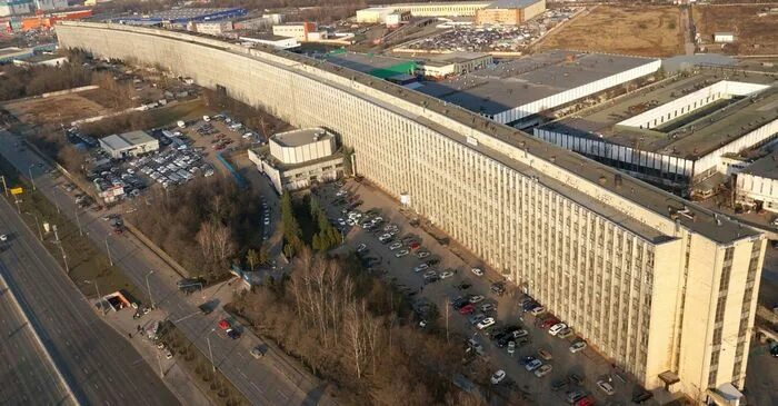 Самый большой дом в длину. Варшавское шоссе дом 125. самый длинный дом на варшавке. ницэвт варшавское шоссе 125. лежачий небоскреб на варшавском шоссе.