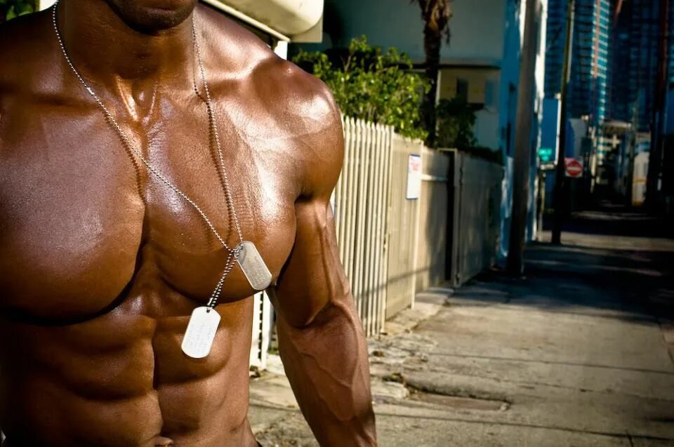 Самые большие грудные. Огромные бодибилдеры. Отстают грудные мышцы. Гигантские мускулы. Накаченные грудные мышцы.