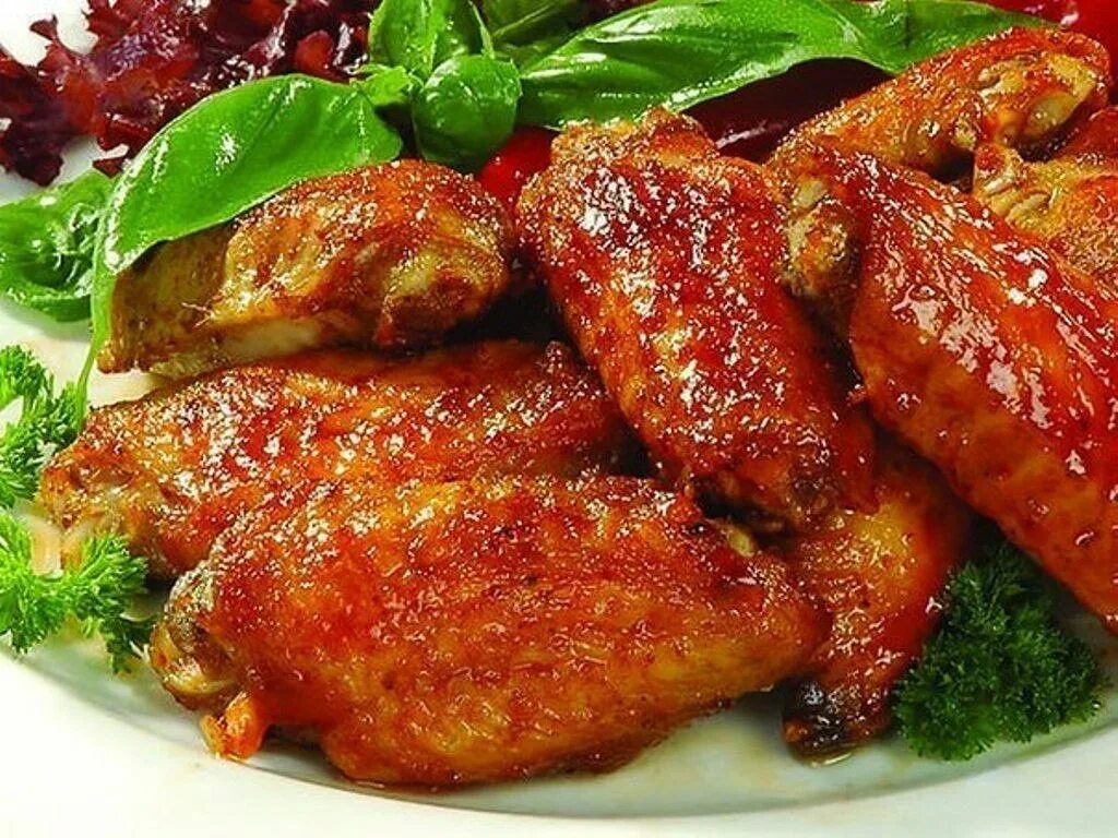 Как готовить куриные крылышки. Крылышки в духовке. куриные крылышки в духовке. запеченные куриные крылышки в духовке. острые крылышки в духовке.