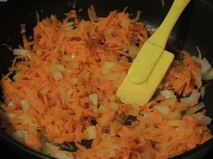 Сколько жарить морковь с луком