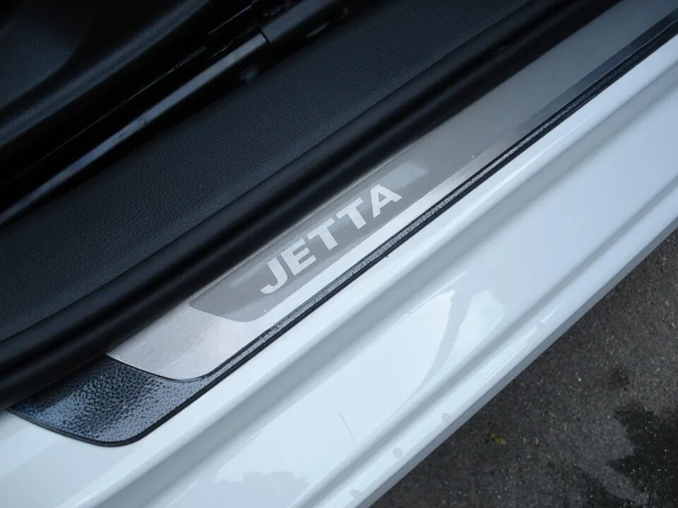 Пороги jetta. Накладки на пороги Volkswagen Jetta 6. Накладки на пороги Фольксваген Джетта 6. Volkswagen Jetta 5 накладки на пороги. Порог Фольксваген Джетта.