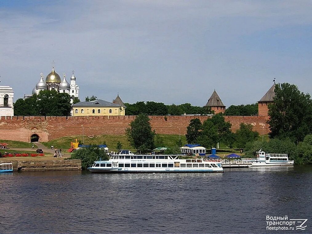 Река Ильмень Великий Новгород. Господин Великий Новгород река Волхов. Великий Новгород оз Ильмень. Река Волхов и озеро Ильмень Великий Новгород. Озеро ильмень и волхов